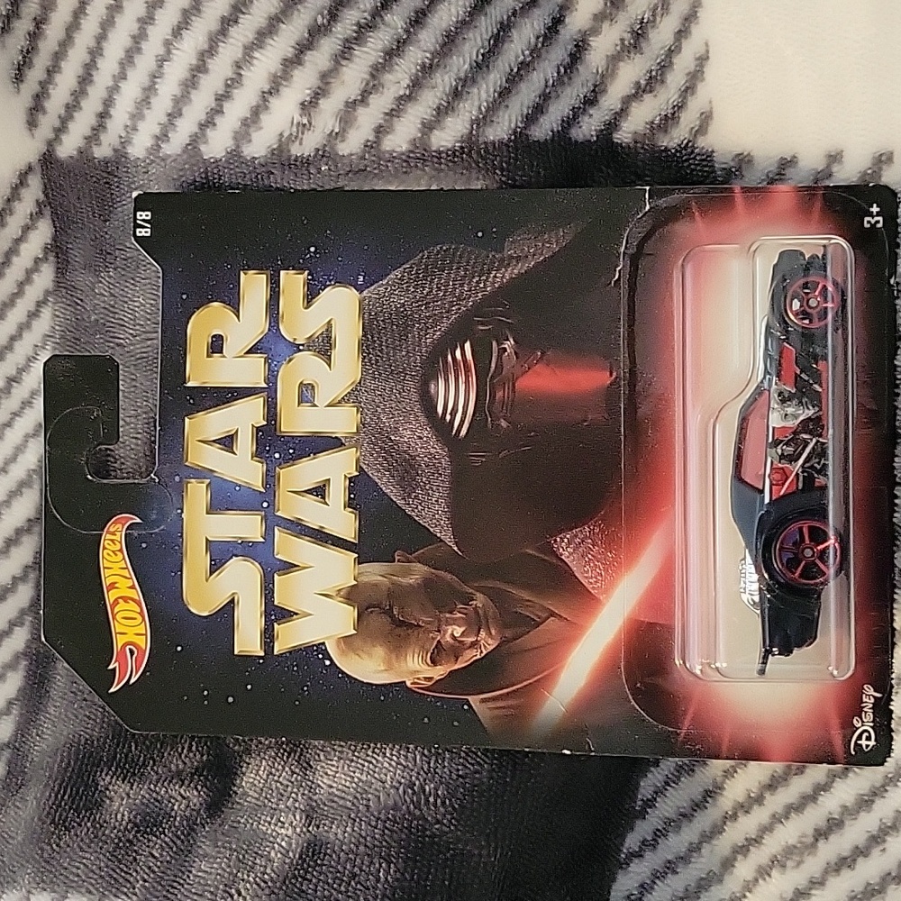 Mattel Hot Wheels Star Wars Supreme Leader Snoke & Kylo Ren 8/8 Night Shifter.